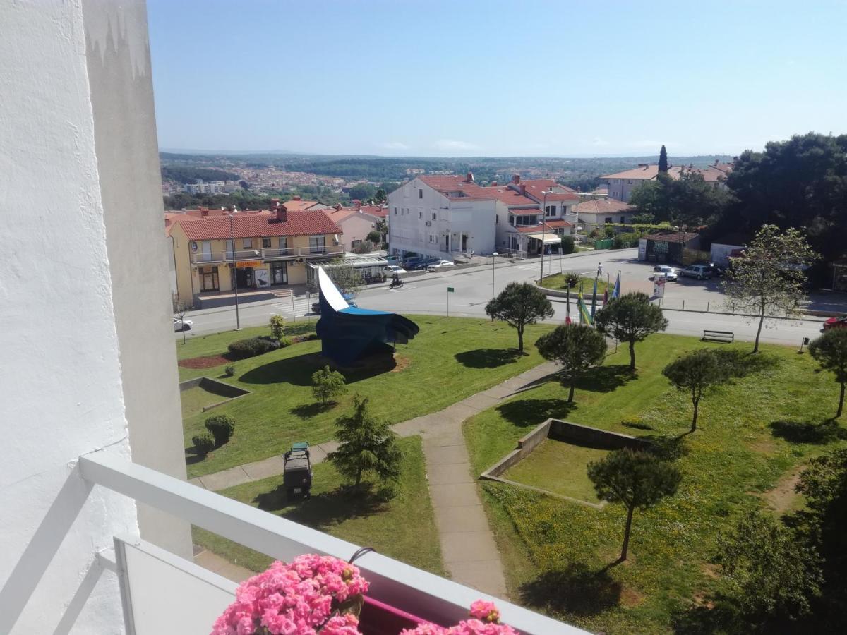 Niki Pula